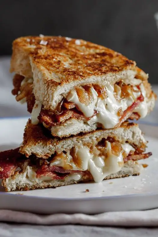 A Symphony of Flavors: Crispy Bacon & Grilled Cheese with Caramelized Onions