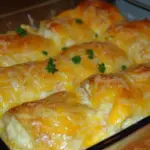 cheesy crescent rolls, chicken crescent roll ups, creamy chicken crescent rolls, chicken and cheese crescent rolls, easy crescent rolls
