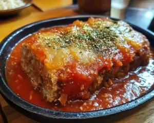 tomato sauce meatloaf, beef and tomato meatloaf, classic meatloaf recipe, meatloaf dinner ideas, homemade meatloaf with sauce