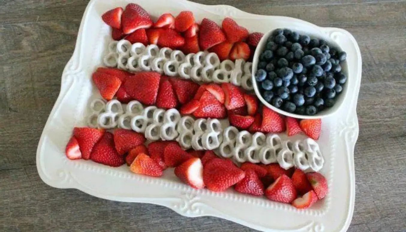 Easy Patriotic Fruit Platter for 4th of July Celebrations