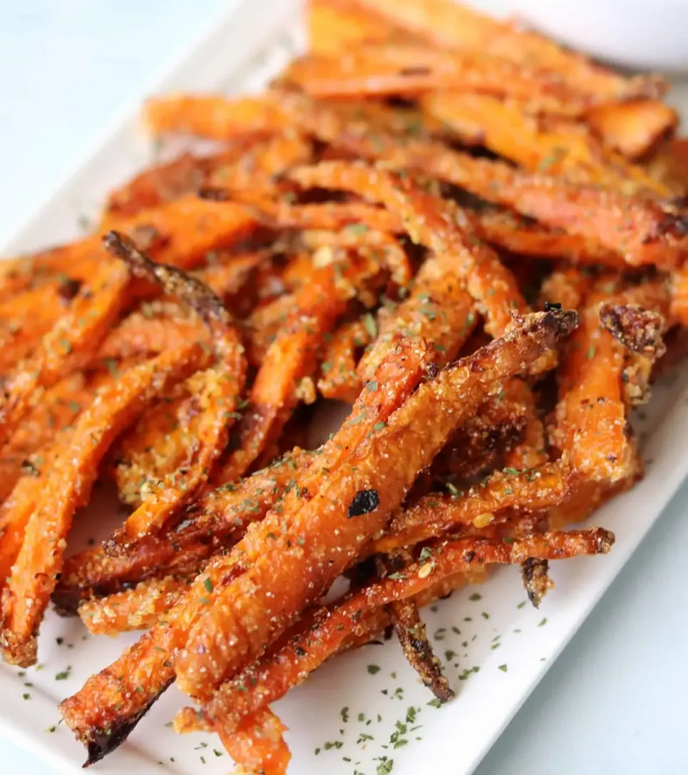 Crispy Garlic Parmesan Carrot Fries with Sriracha Dip