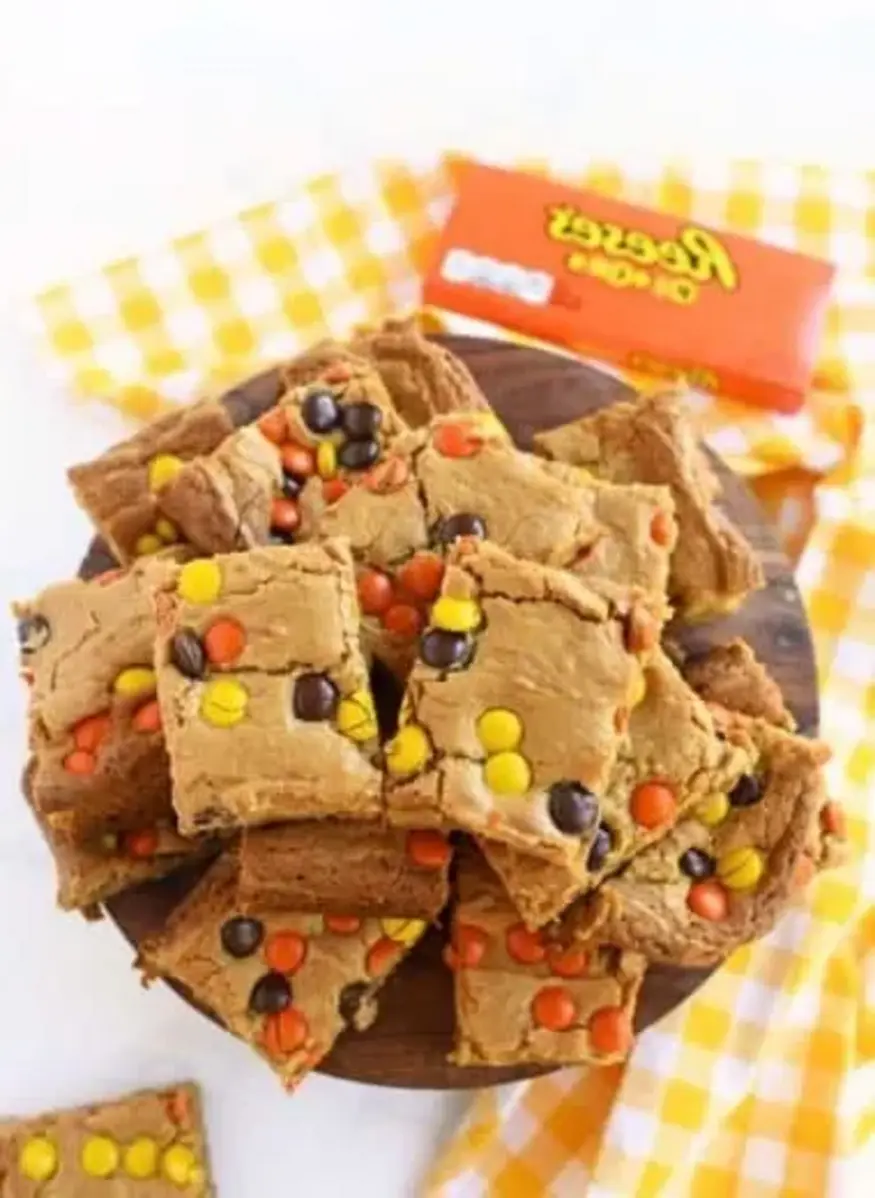 Chewy REESE’S PIECES Peanut Butter Brownies Recipe