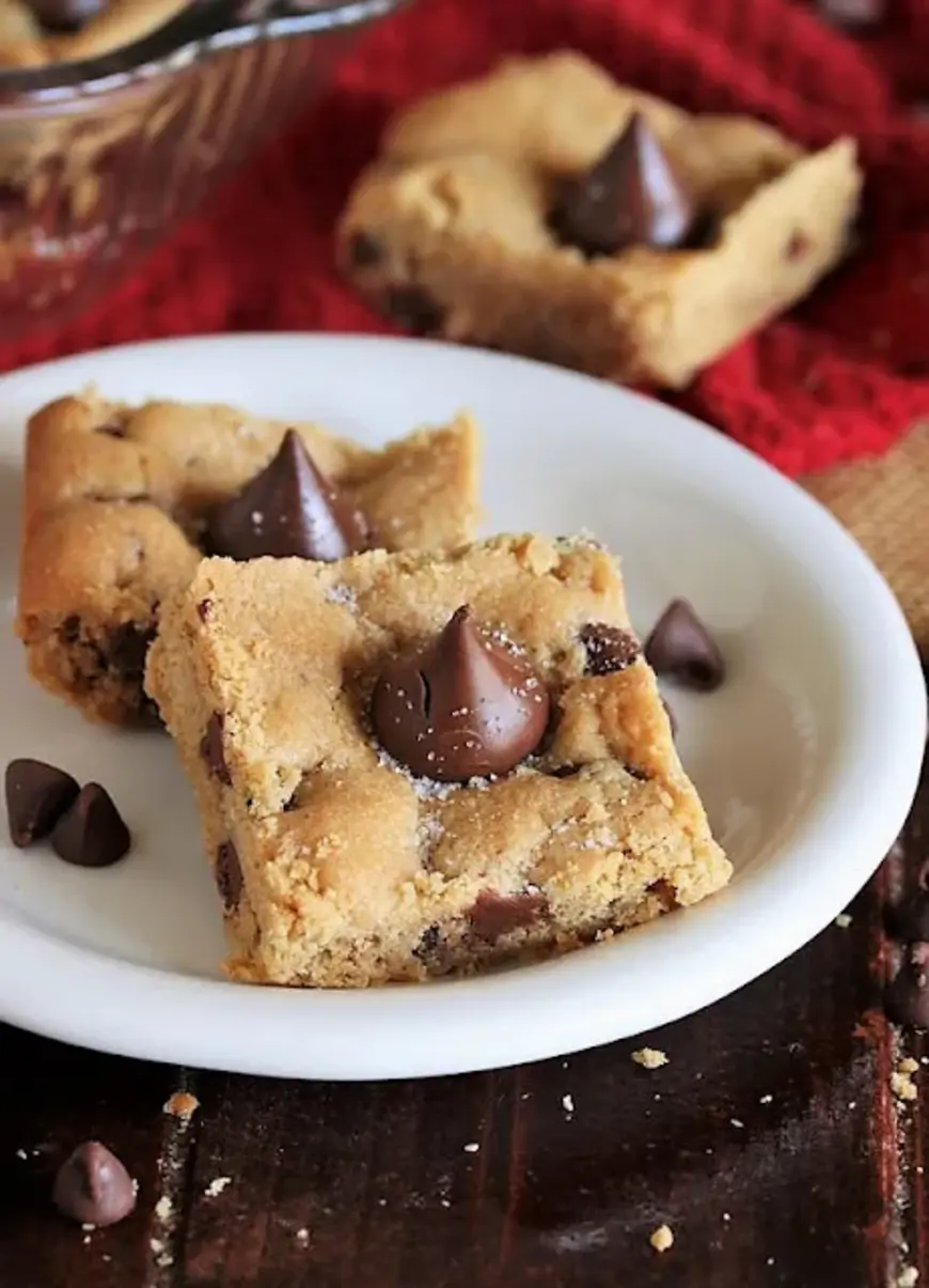 Easy Peanut Butter Blossom Bars Recipe
